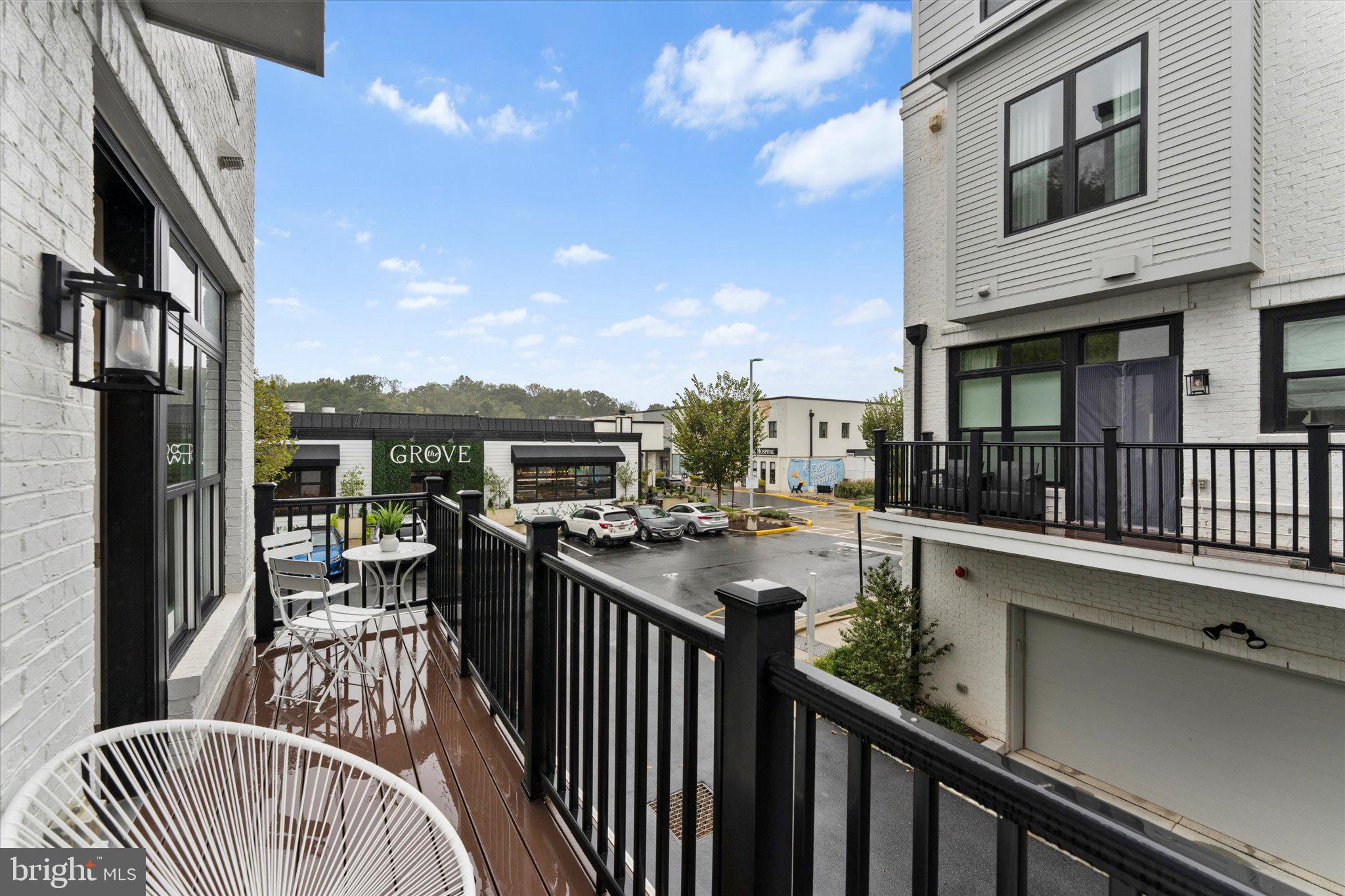 CABIN JOHN VILLAGE - Residential