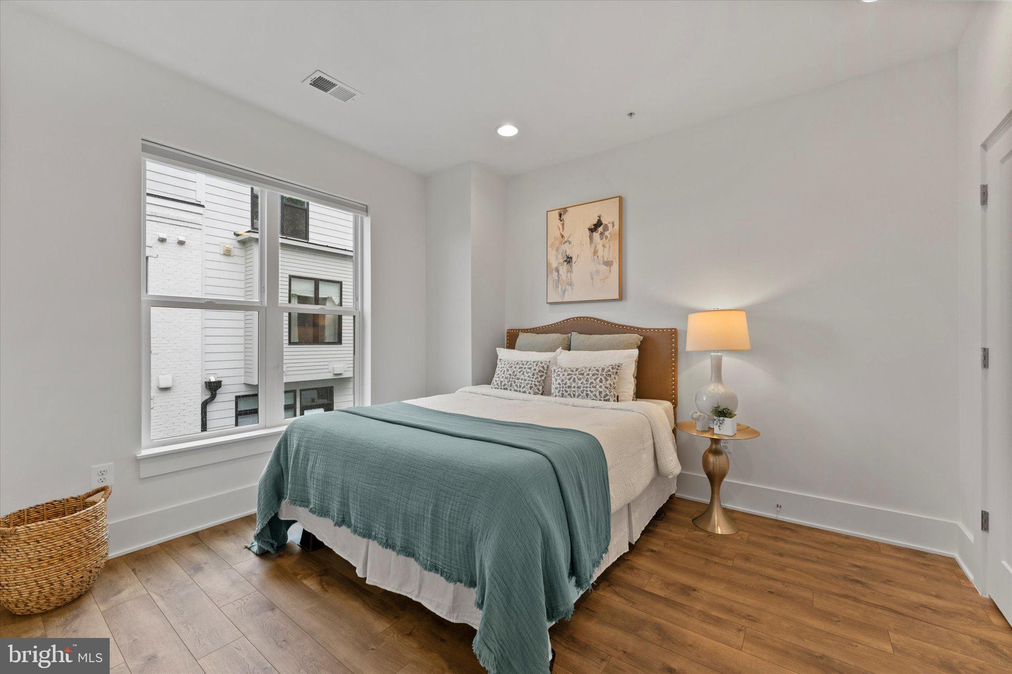 CABIN JOHN VILLAGE - Residential