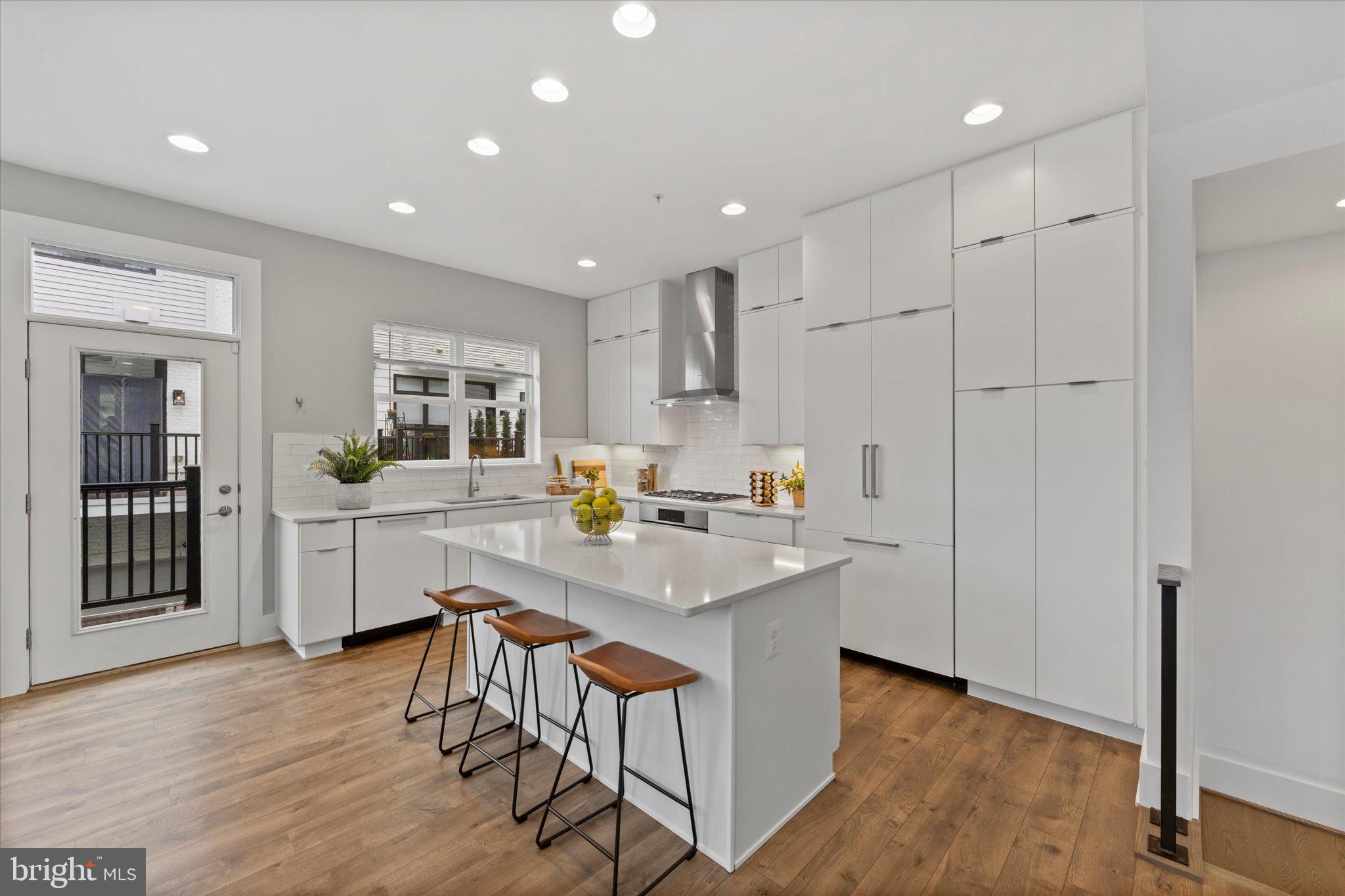 CABIN JOHN VILLAGE - Residential