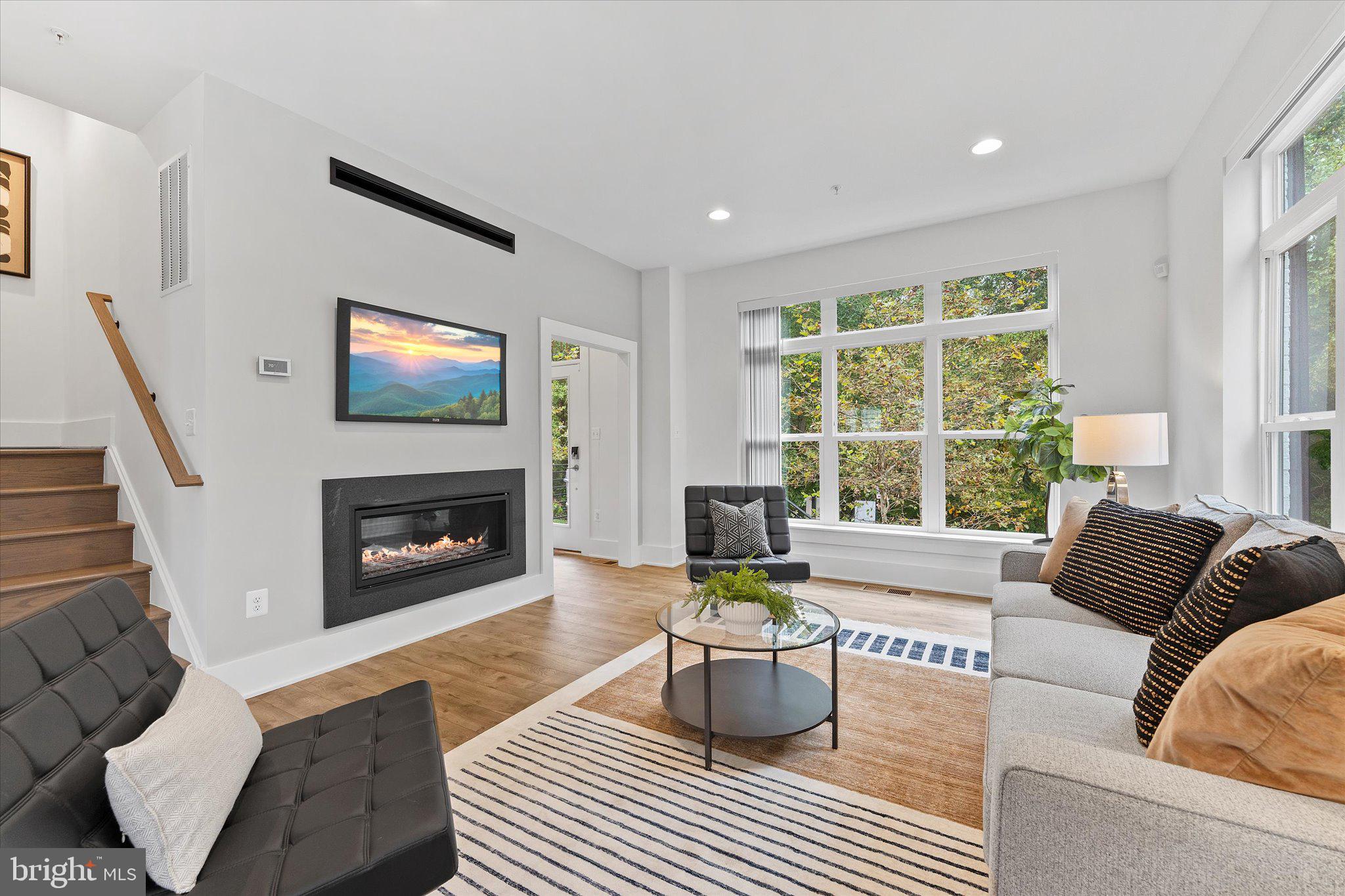 CABIN JOHN VILLAGE - Residential