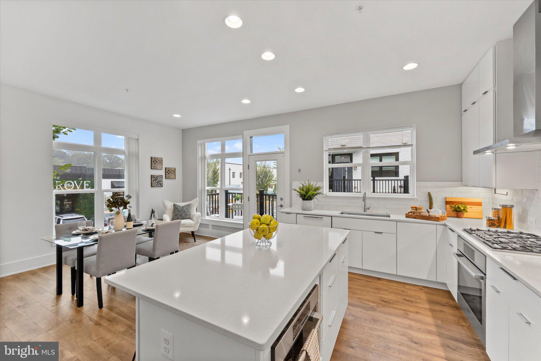 CABIN JOHN VILLAGE - Residential