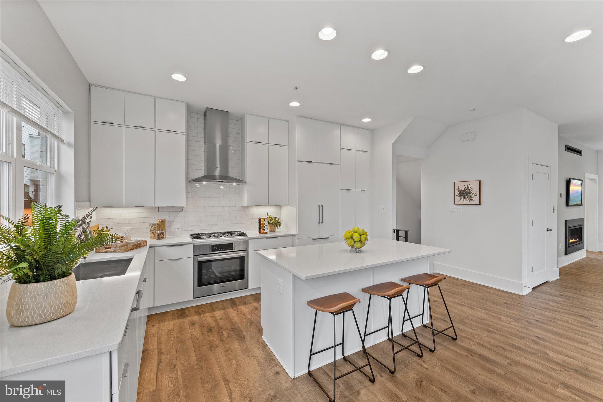 CABIN JOHN VILLAGE - Residential