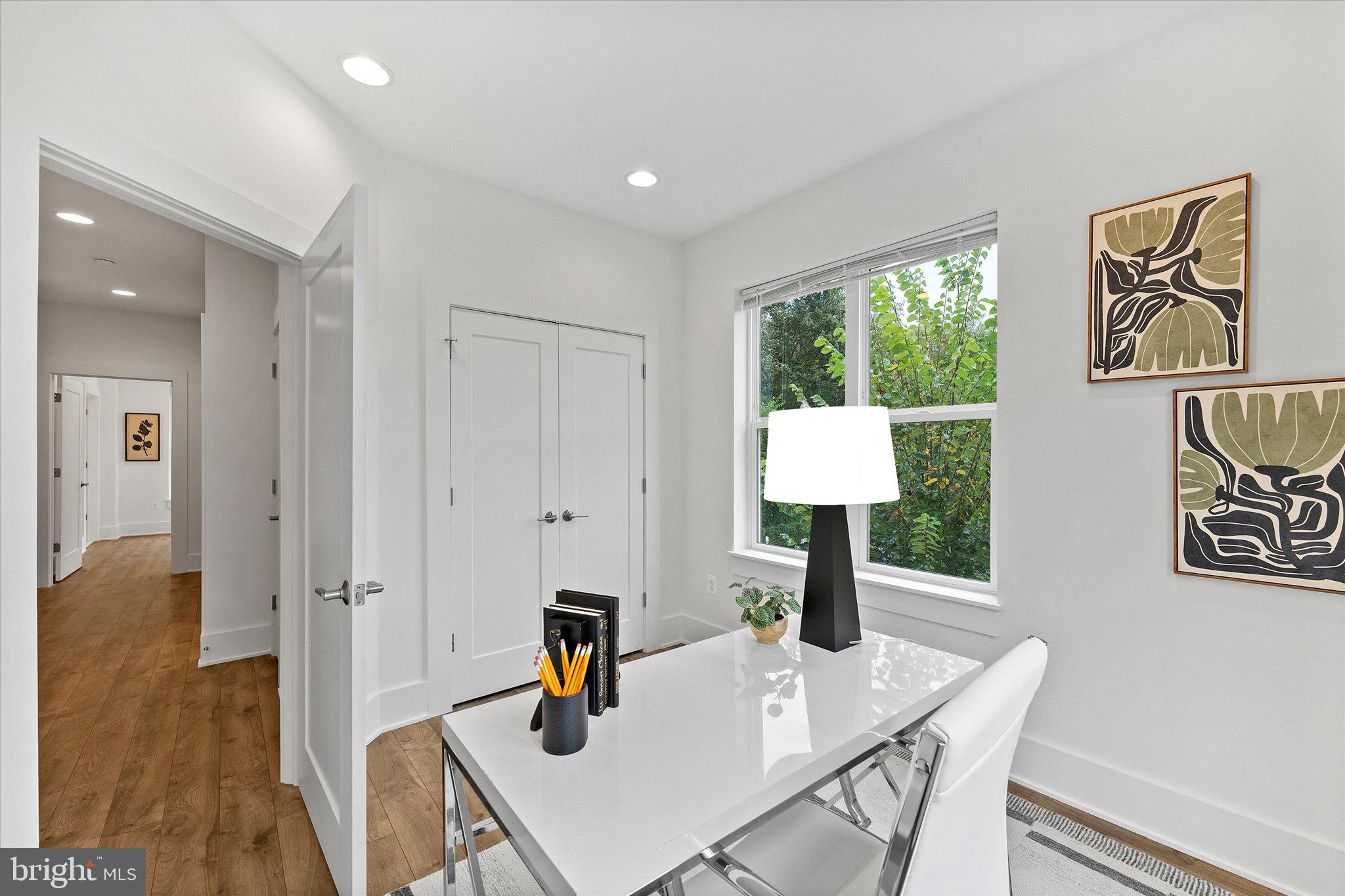 CABIN JOHN VILLAGE - Residential