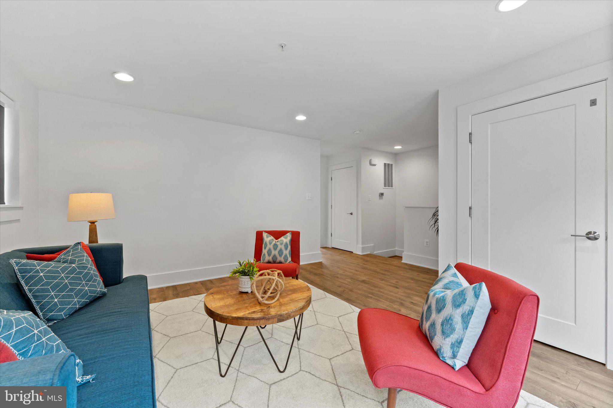 CABIN JOHN VILLAGE - Residential