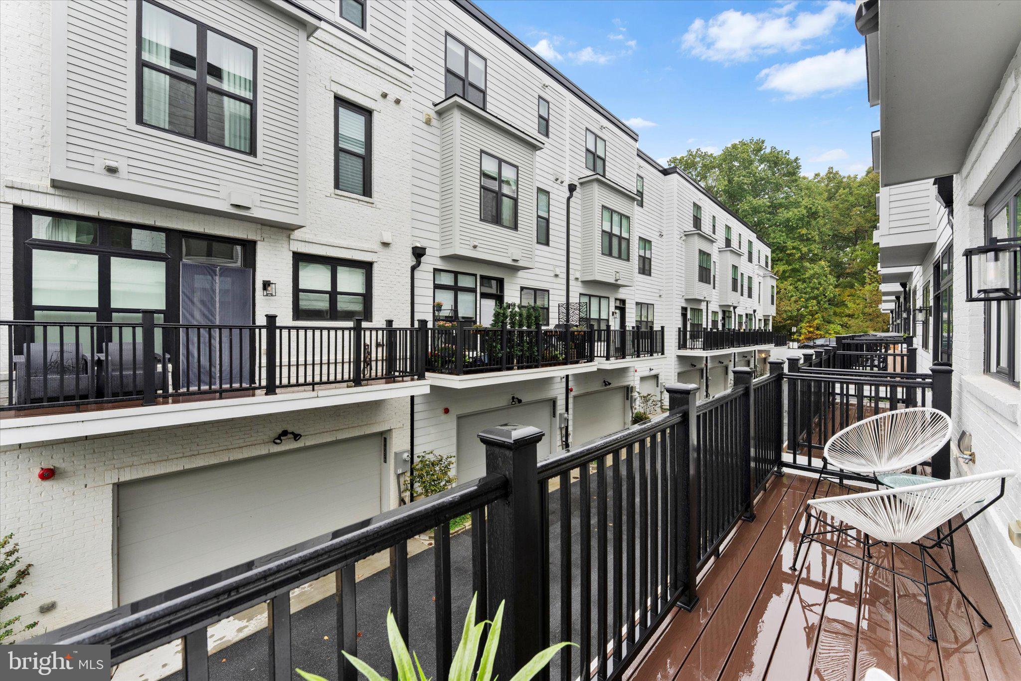 CABIN JOHN VILLAGE - Residential