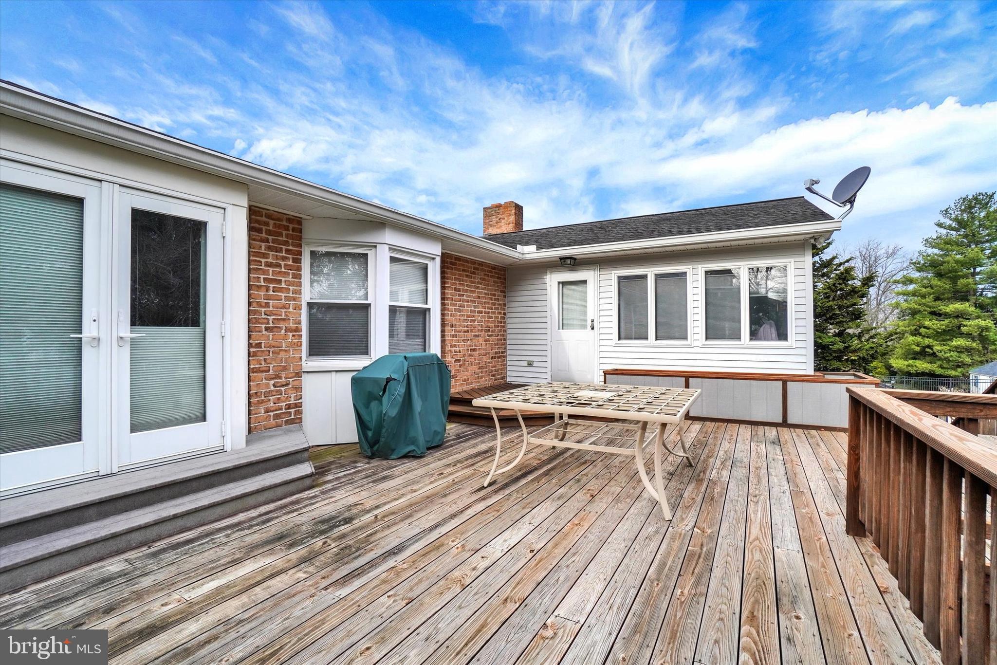 SHERWOOD FOREST - Residential