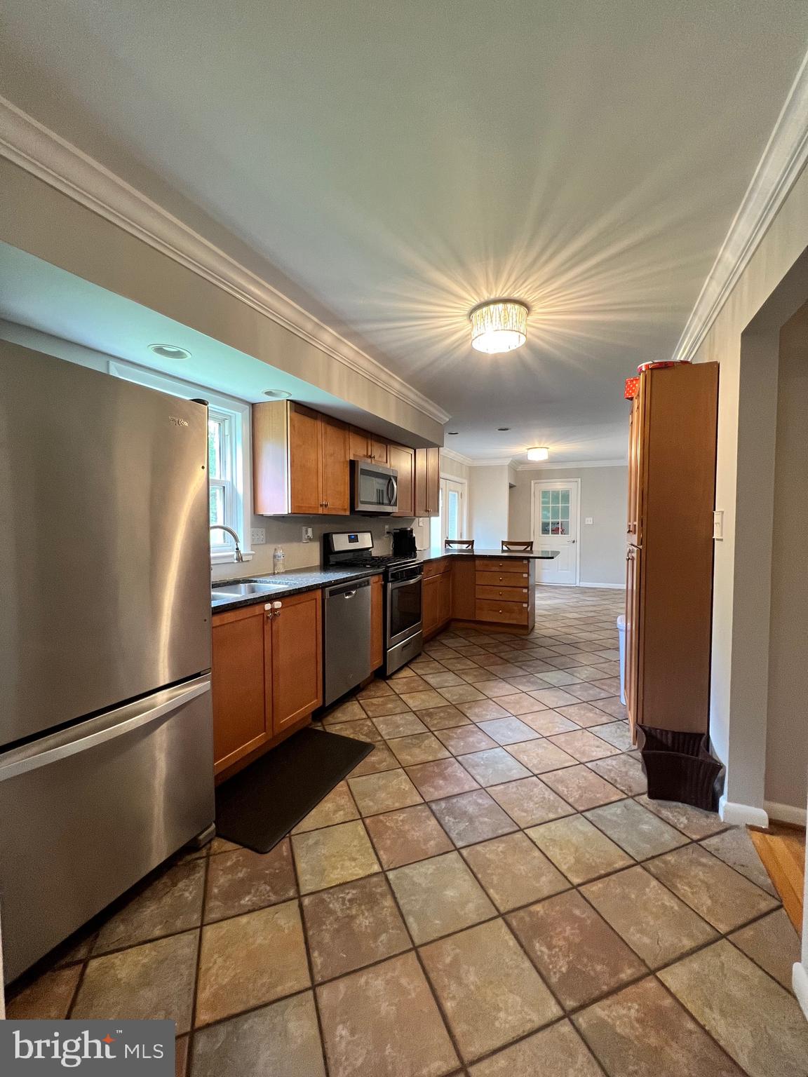 LANDMARK SQUARE - Residential