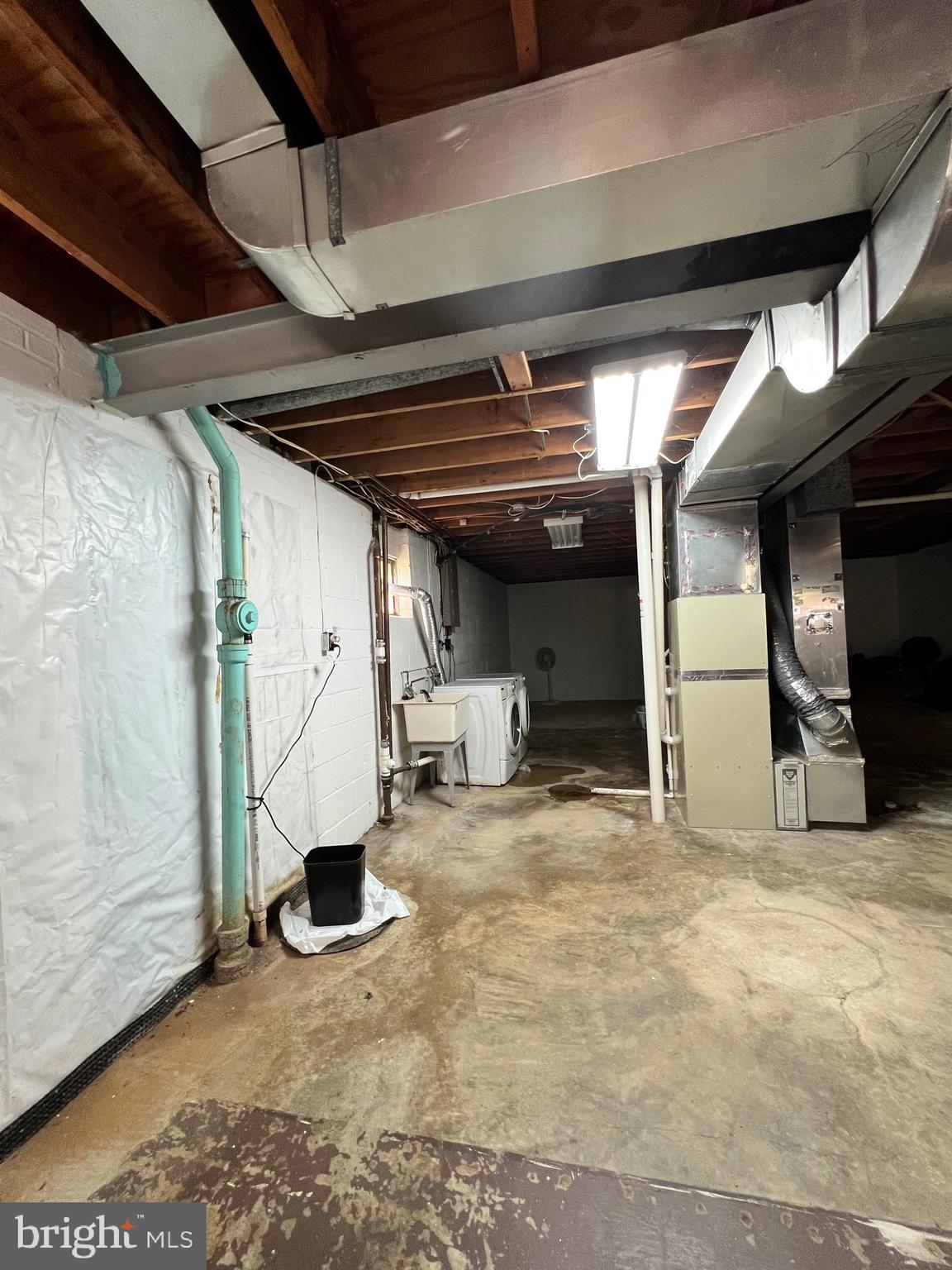 LANDMARK SQUARE - Residential