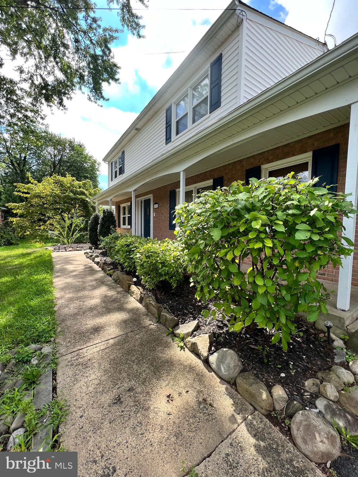 LANDMARK SQUARE - Residential