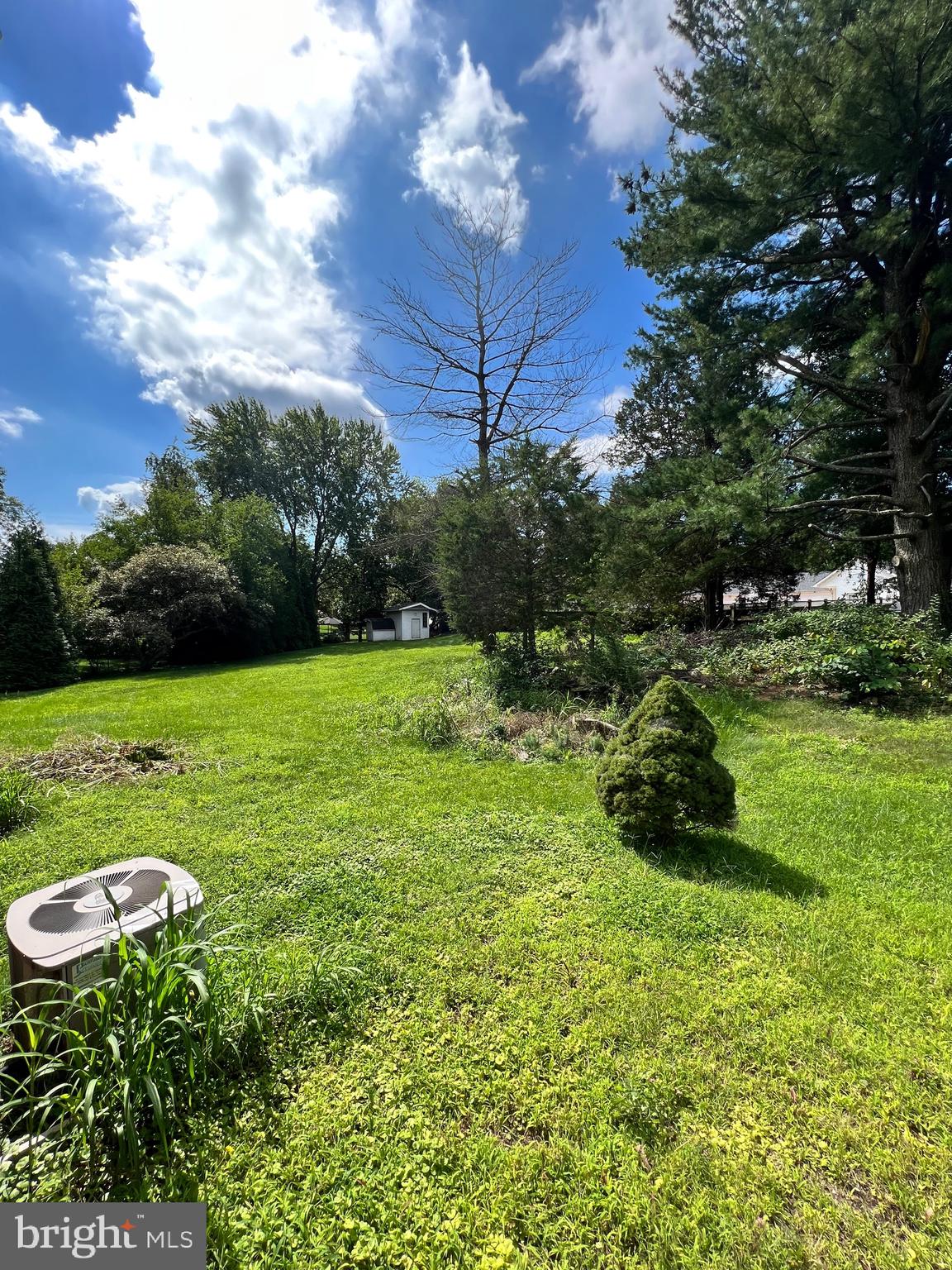 LANDMARK SQUARE - Residential