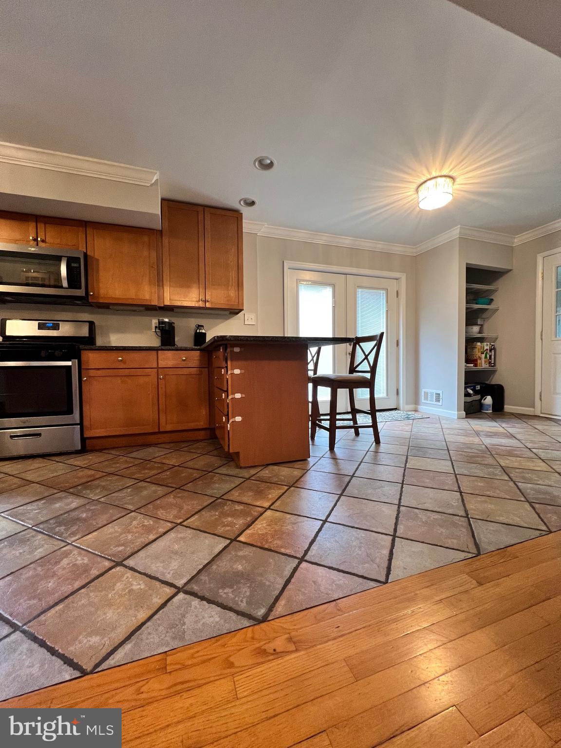 LANDMARK SQUARE - Residential