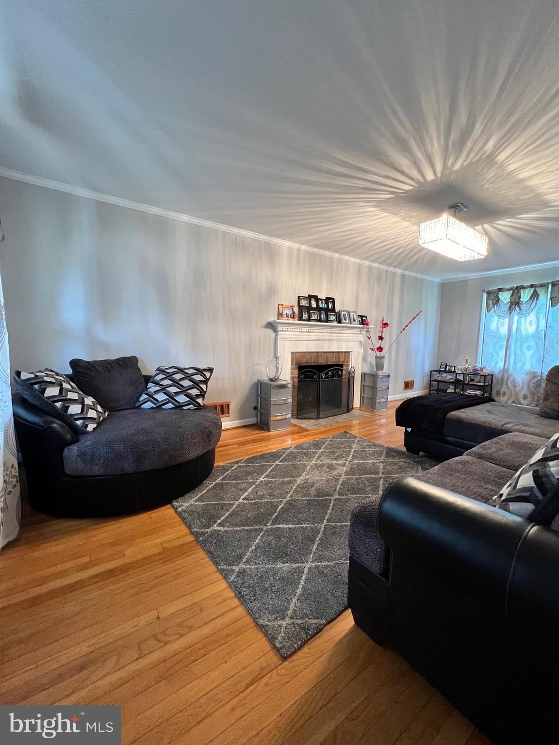 LANDMARK SQUARE - Residential