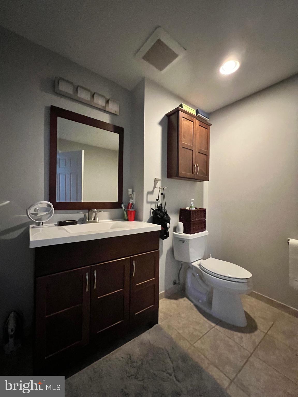 LANDMARK SQUARE - Residential