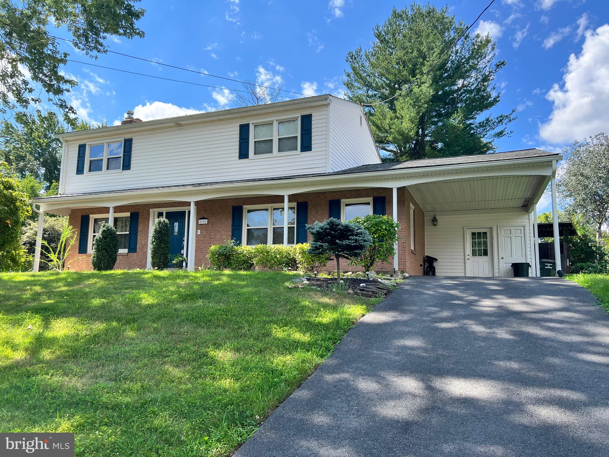 LANDMARK SQUARE - Residential