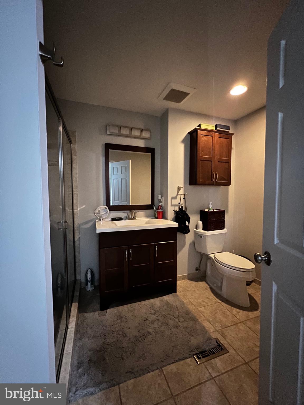 LANDMARK SQUARE - Residential