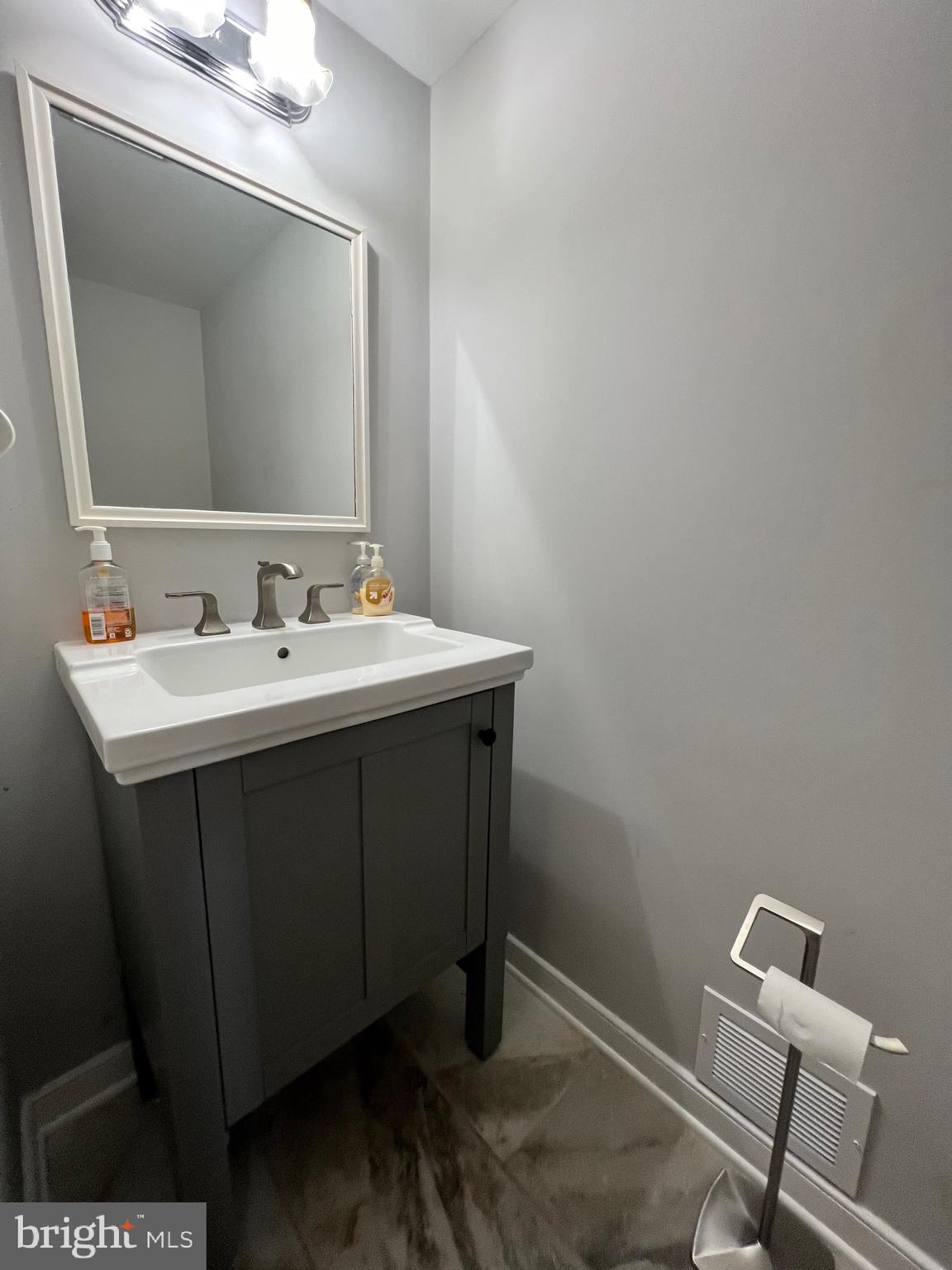 LANDMARK SQUARE - Residential