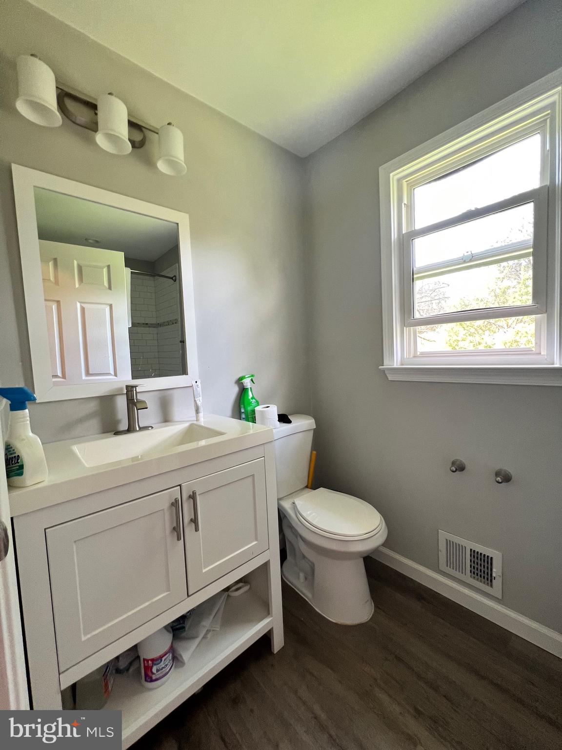 LANDMARK SQUARE - Residential