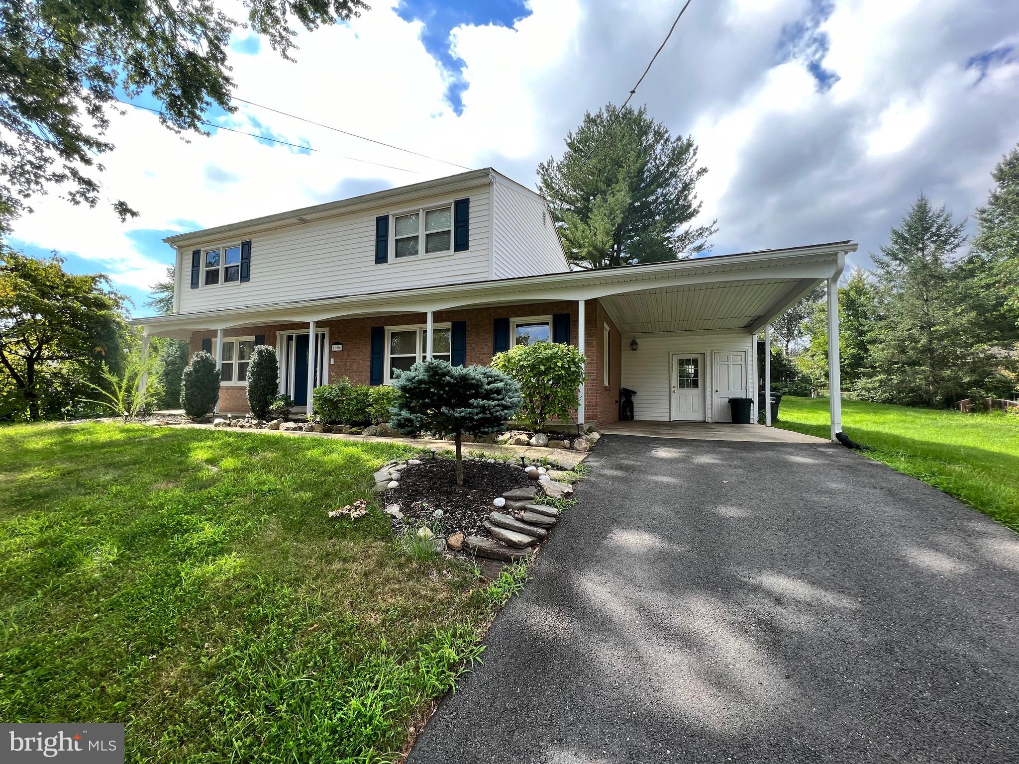 LANDMARK SQUARE - Residential