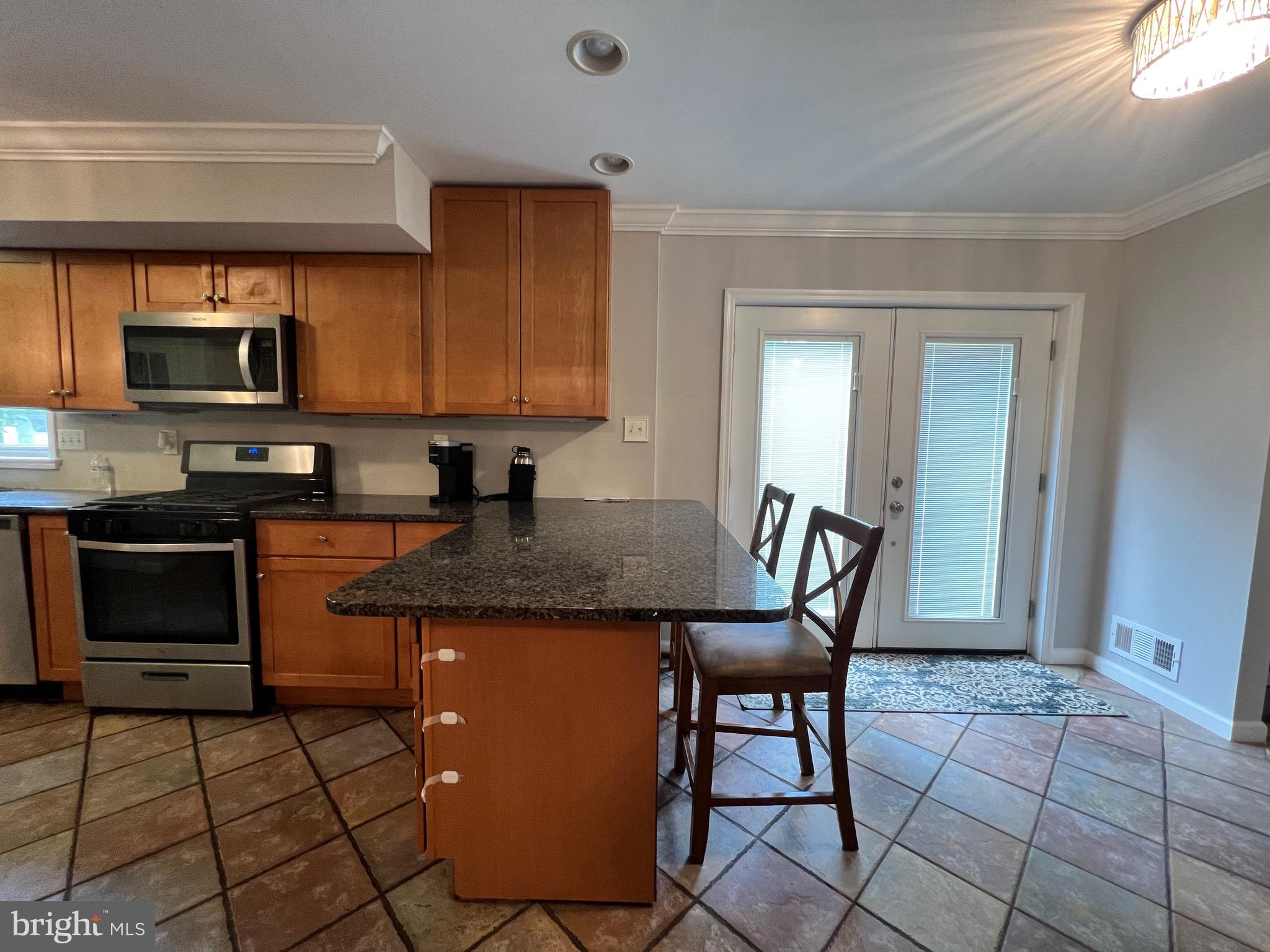 LANDMARK SQUARE - Residential