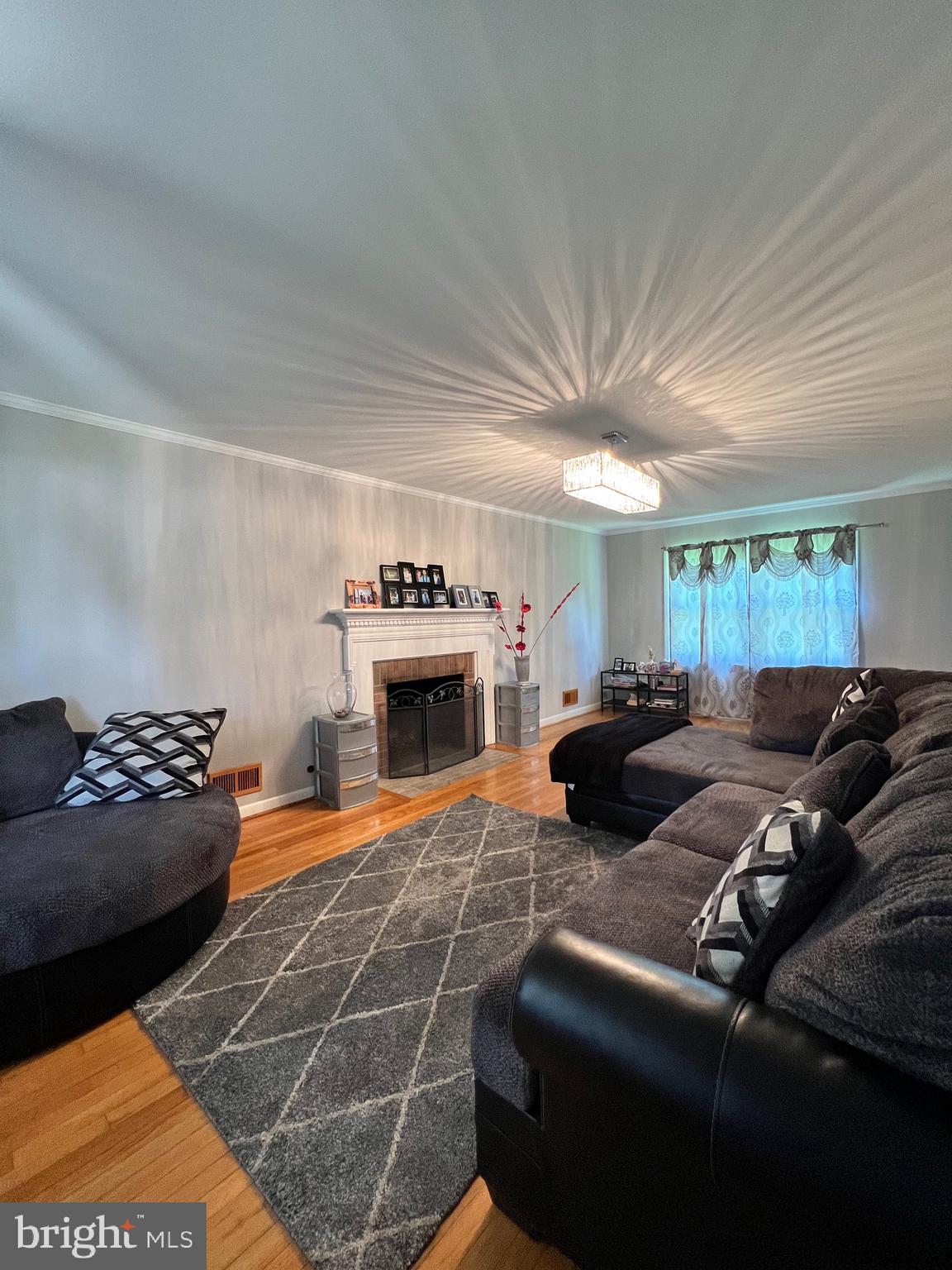 LANDMARK SQUARE - Residential