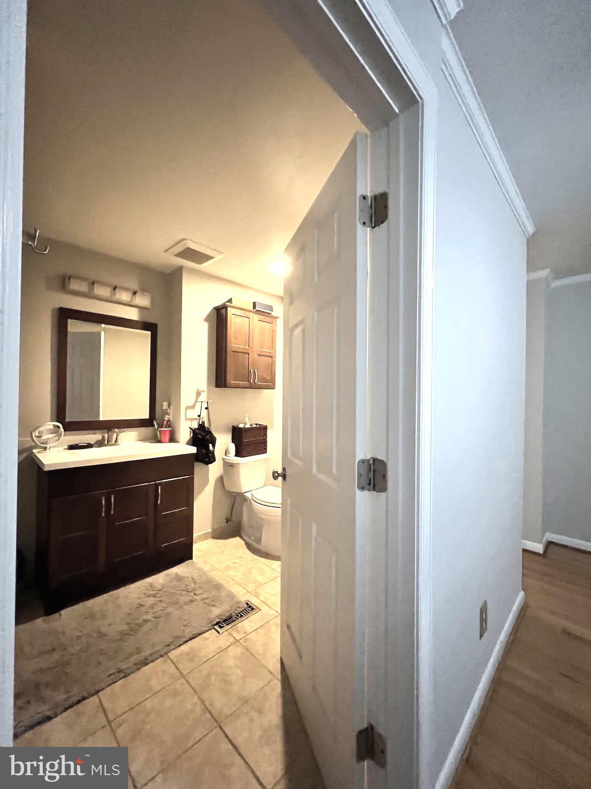 LANDMARK SQUARE - Residential