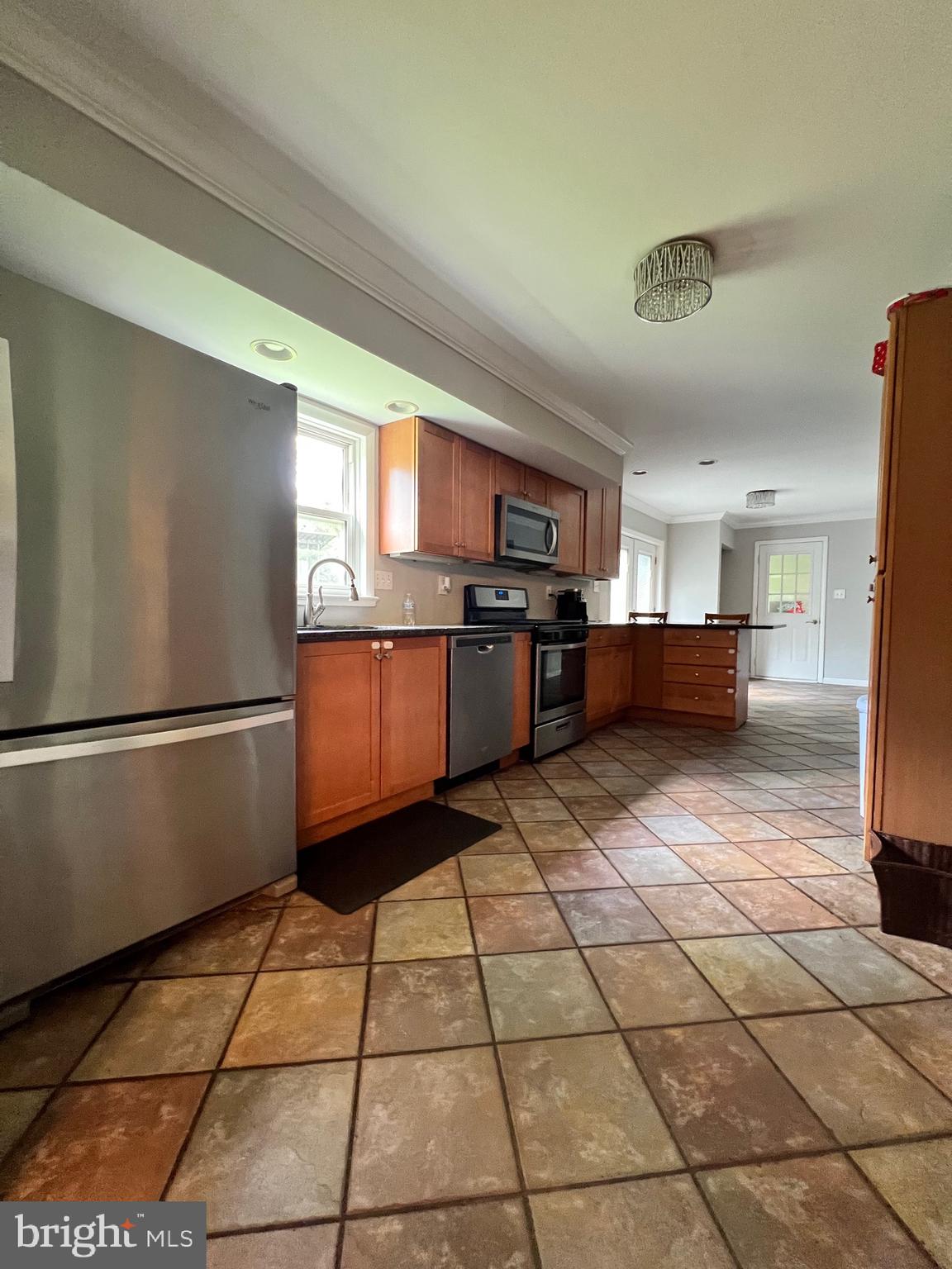 LANDMARK SQUARE - Residential