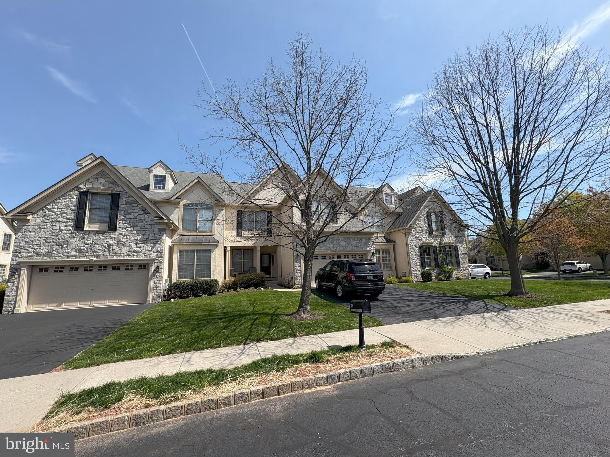 33 BROWNSTONE DR