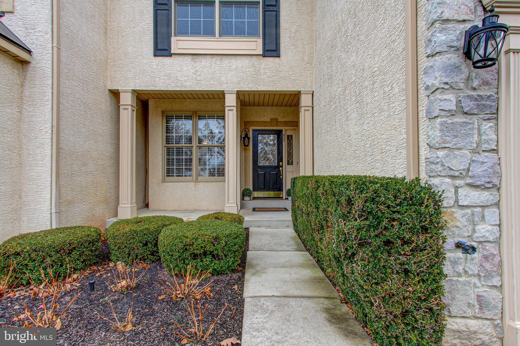33 BROWNSTONE DR