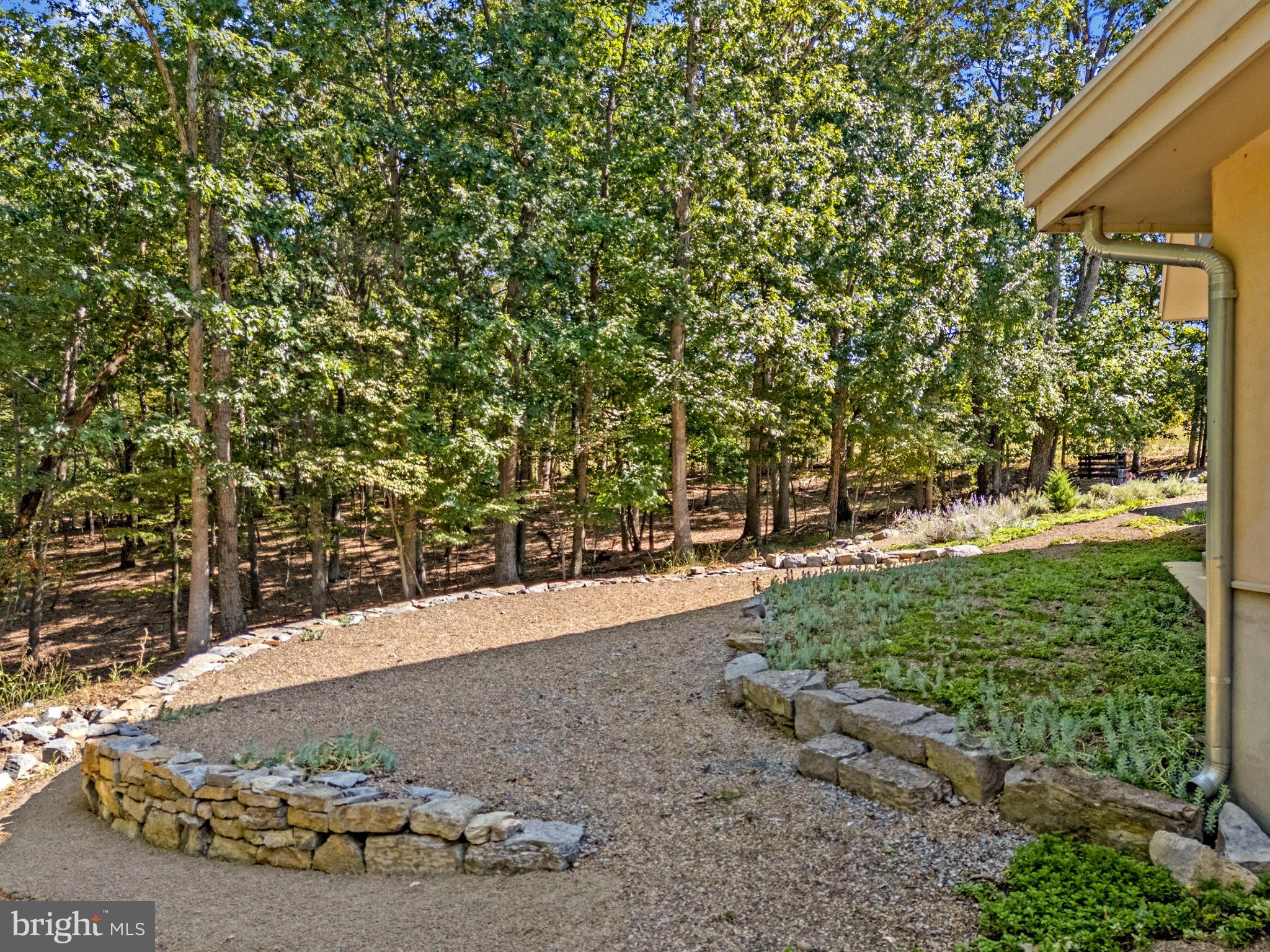 BROOMGRASS - Residential