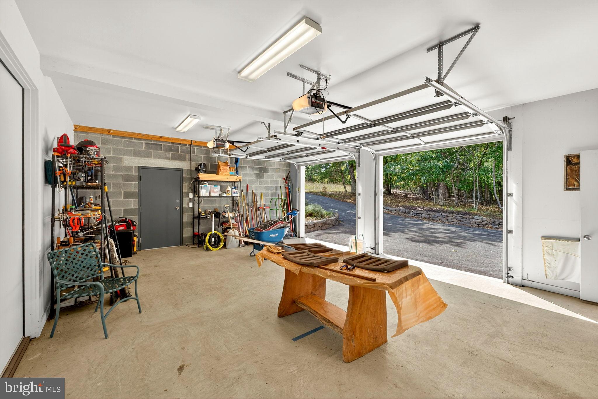 BROOMGRASS - Residential