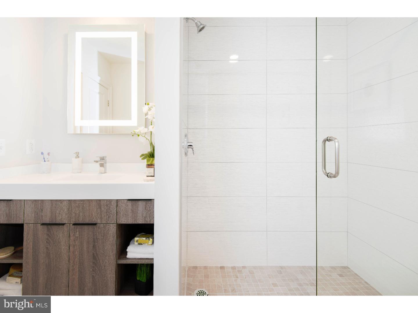 LOGAN SQUARE - Residential Lease