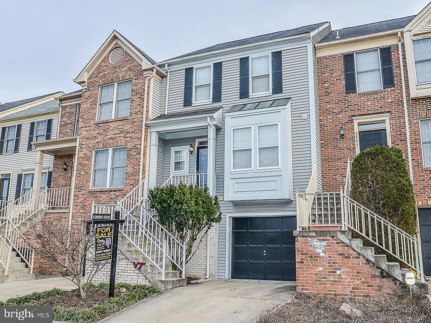 Priced to Sell! 10k price reduction... Lovely spacious townhome with newly remodeled Eat in gourmet kitchen.  Hardwood floors on main level with fIreplace hardwood floors on main level.   New roof and hvac in 2013!  Walk to parks and close to 28 and 66 for good commute.  You must see to appreciate!  Close to all commuter routes.  Community pool and walk to tot lot.