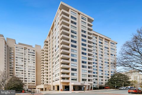Photo of 5500 Friendship Boulevard #2020N, CHEVY CHASE, MD 20815 (MLS # MDMC2166406)