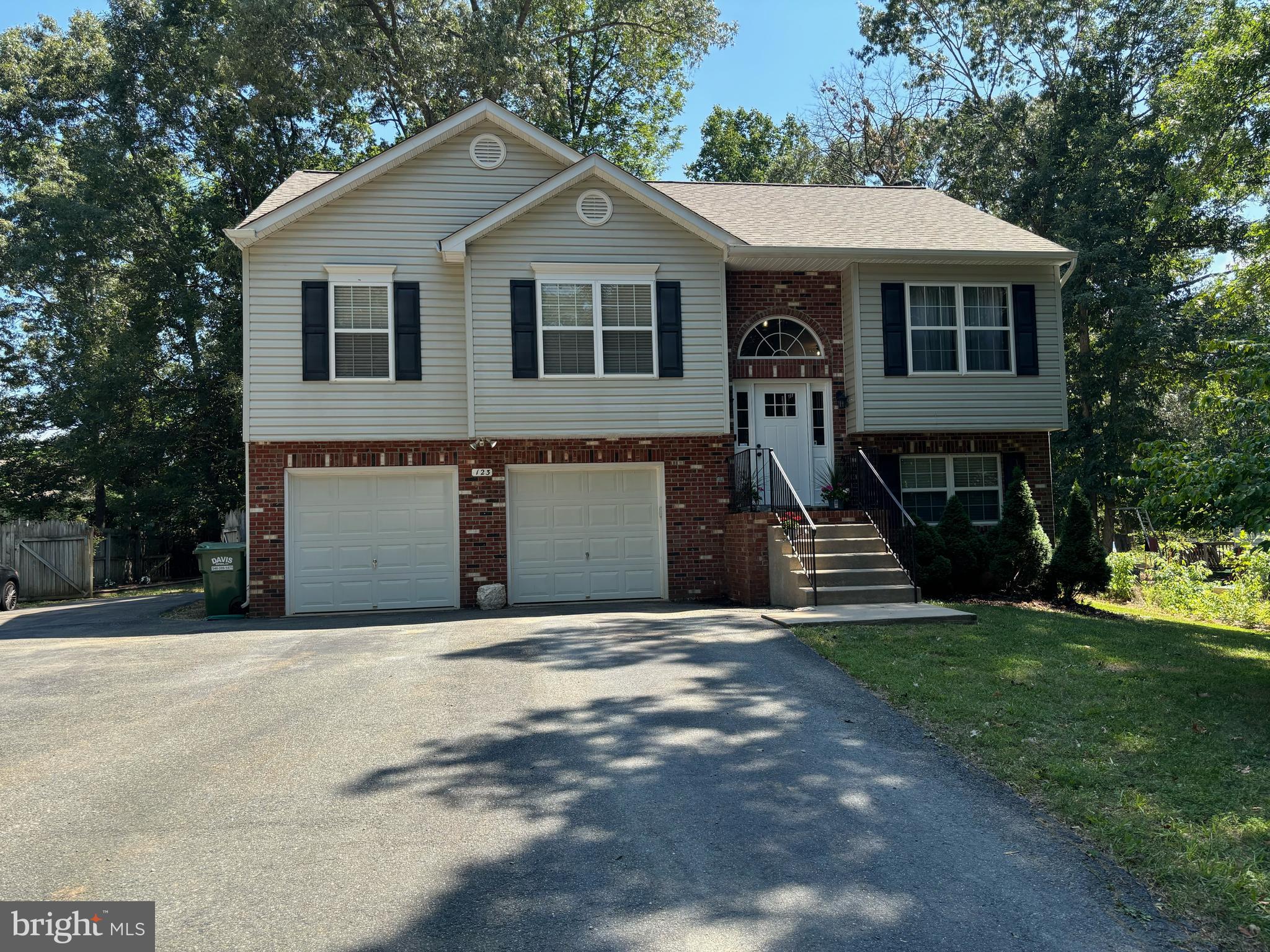 HIDDEN LAKE - Residential
