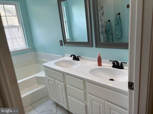 HIDDEN LAKE - Residential