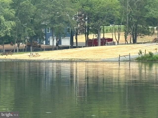 HIDDEN LAKE - Residential