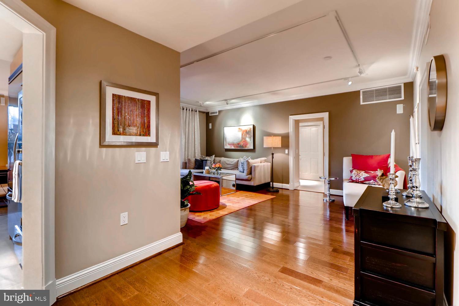 THE RITZ-CARLTON RESIDENCES - Residential Lease