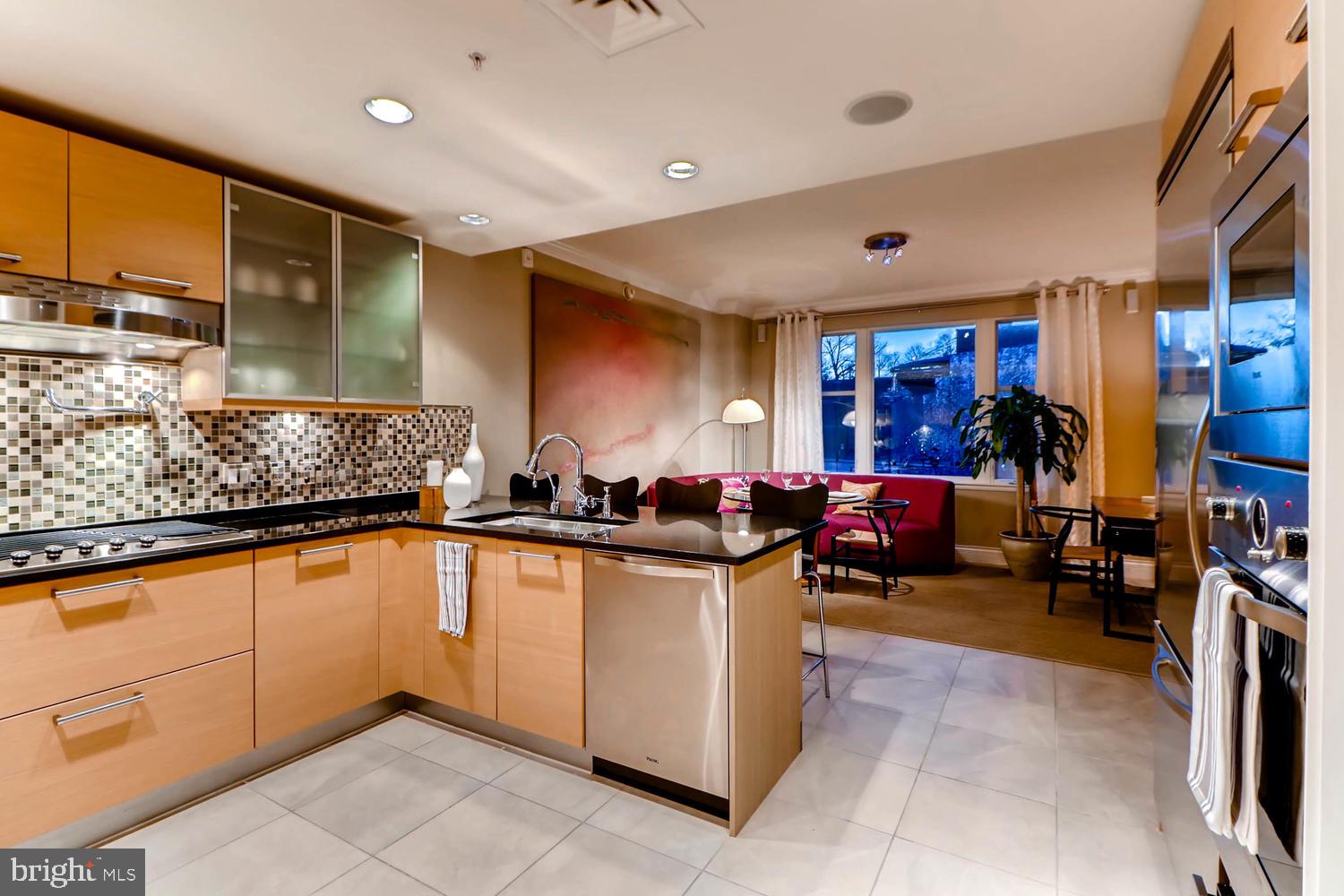 THE RITZ-CARLTON RESIDENCES - Residential Lease