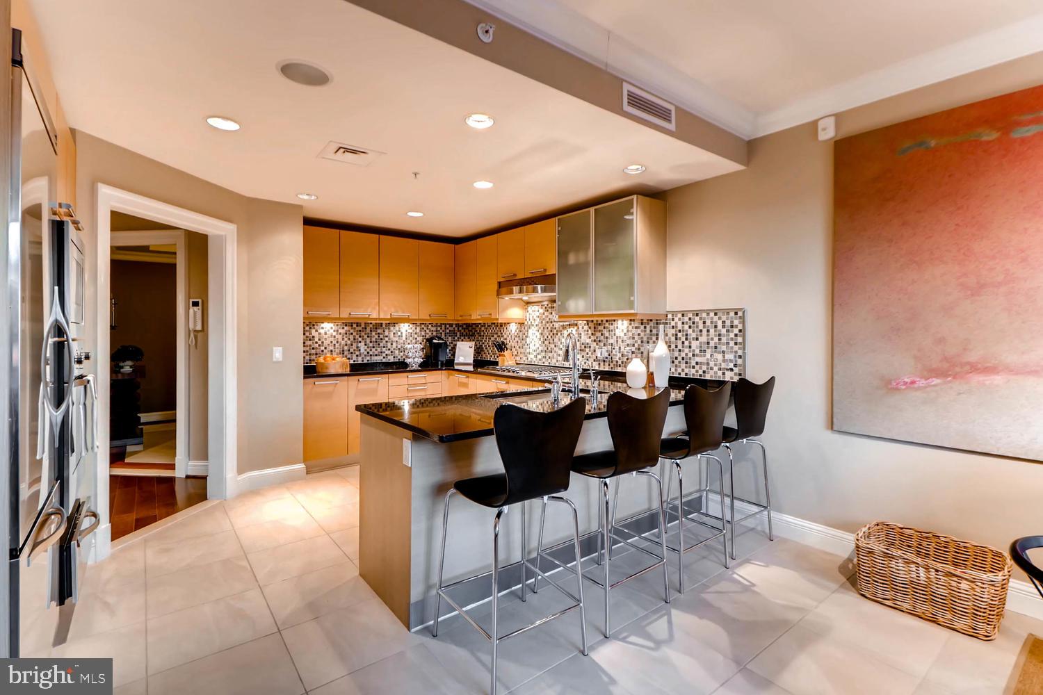 THE RITZ-CARLTON RESIDENCES - Residential Lease