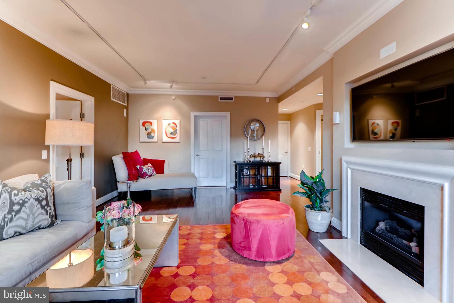 THE RITZ-CARLTON RESIDENCES - Residential Lease