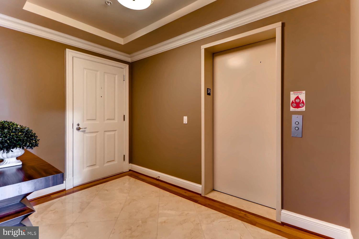 THE RITZ-CARLTON RESIDENCES - Residential Lease