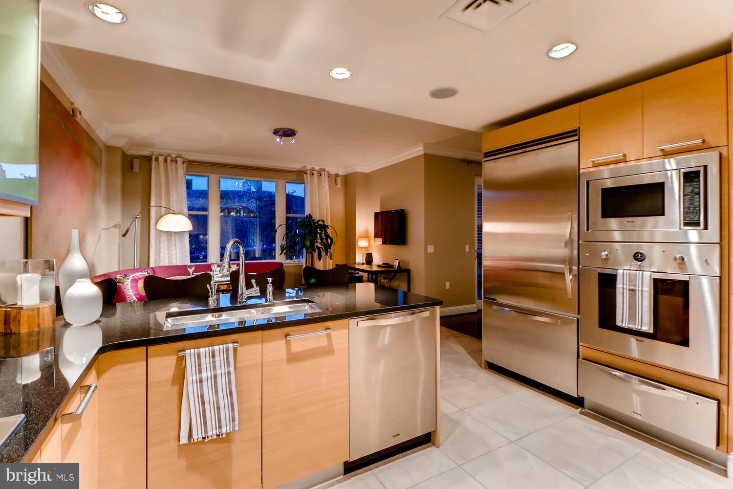 THE RITZ-CARLTON RESIDENCES - Residential Lease