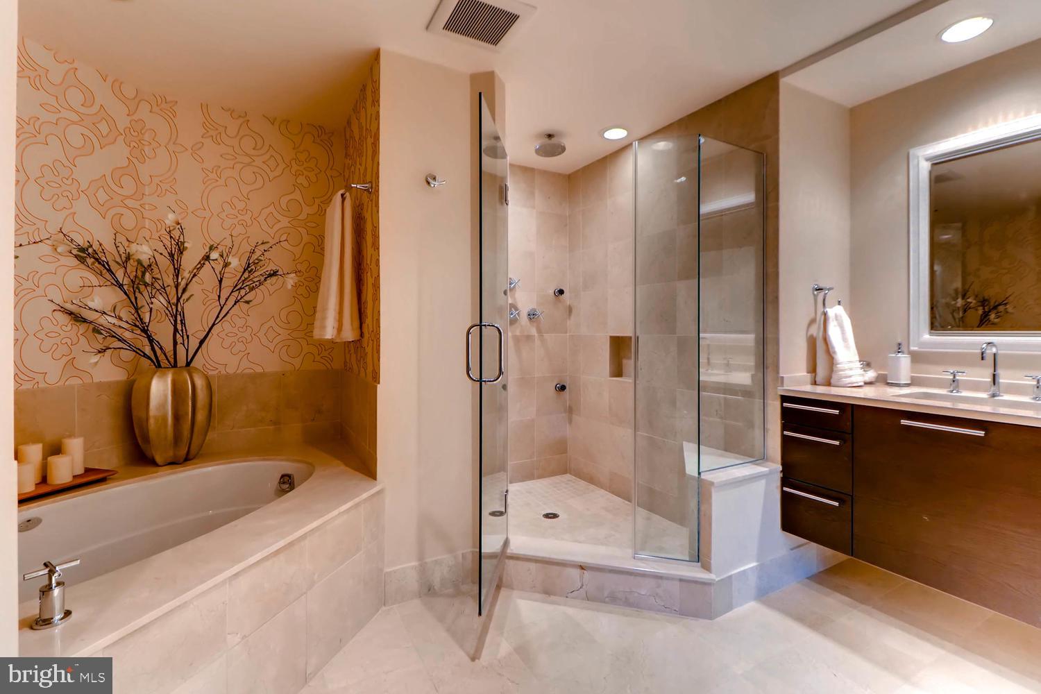 THE RITZ-CARLTON RESIDENCES - Residential Lease