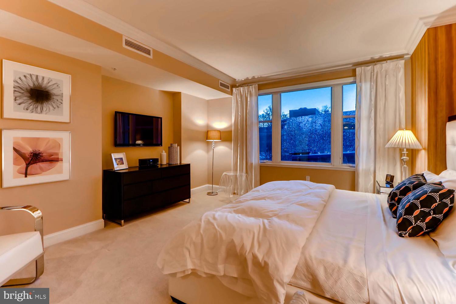 THE RITZ-CARLTON RESIDENCES - Residential Lease