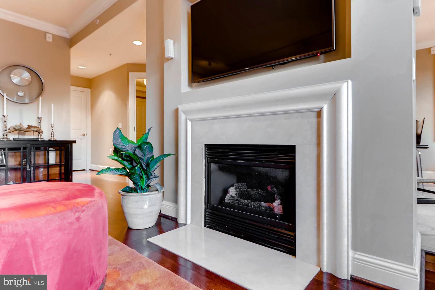 THE RITZ-CARLTON RESIDENCES - Residential Lease