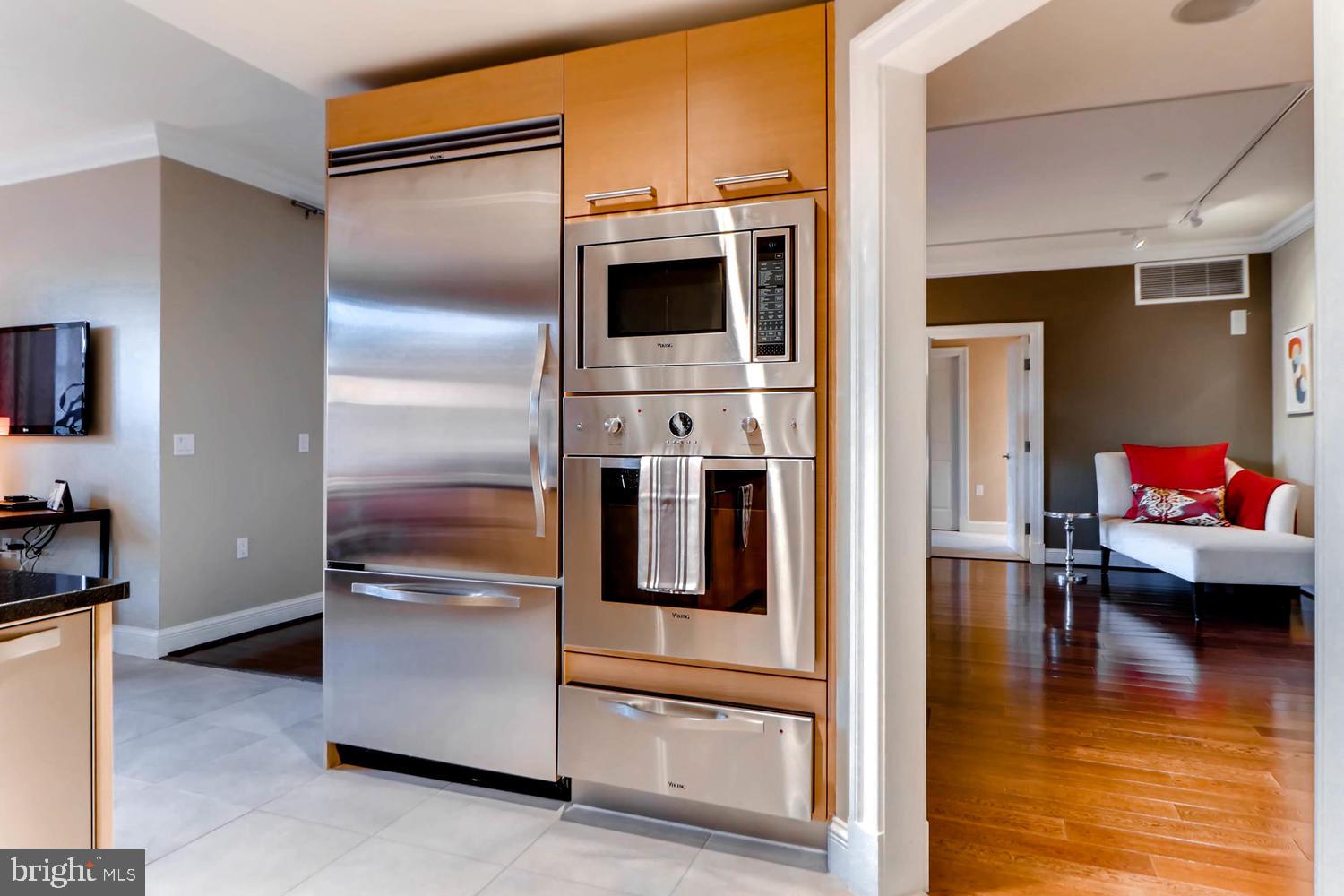 THE RITZ-CARLTON RESIDENCES - Residential Lease