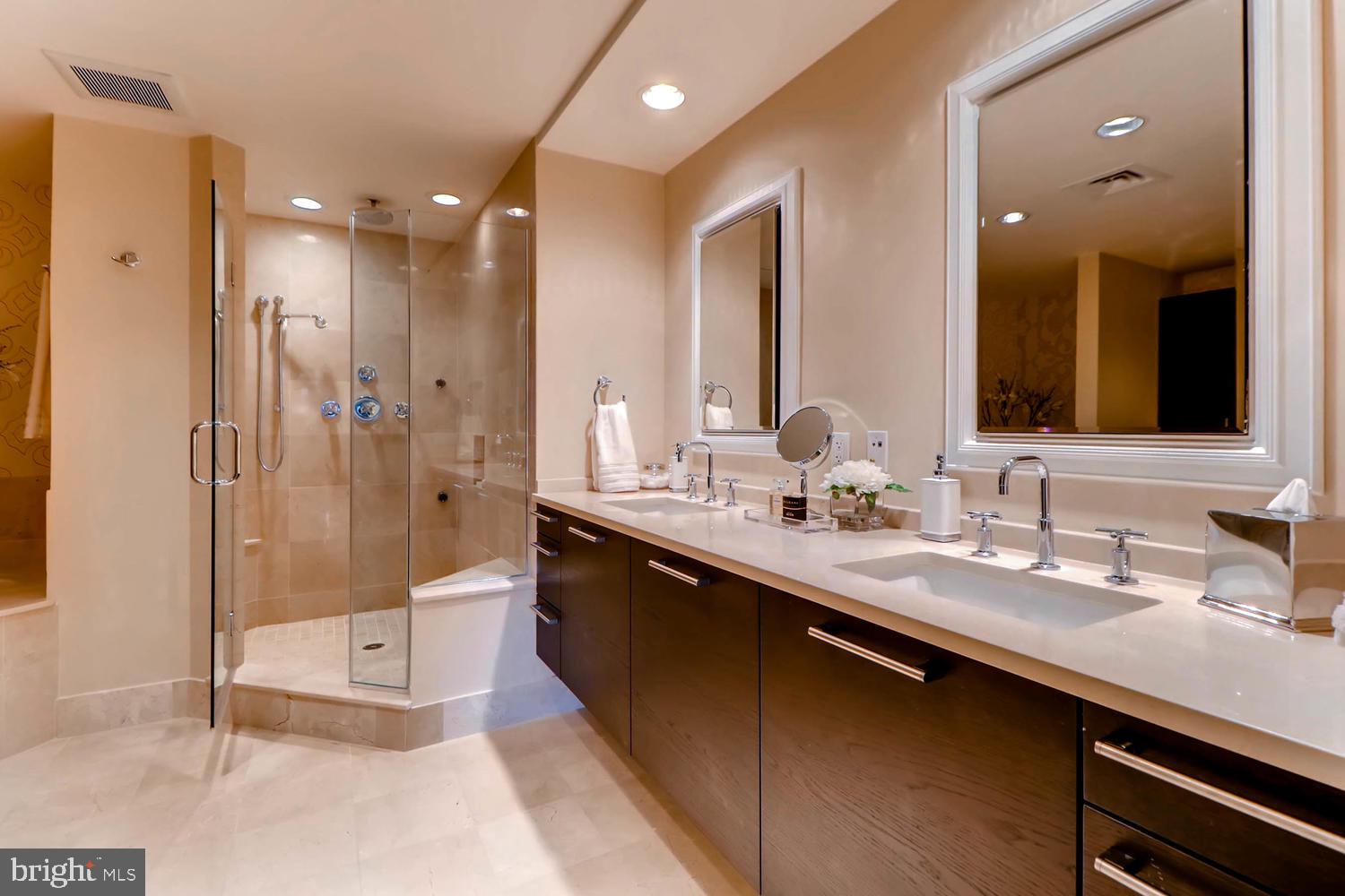 THE RITZ-CARLTON RESIDENCES - Residential Lease