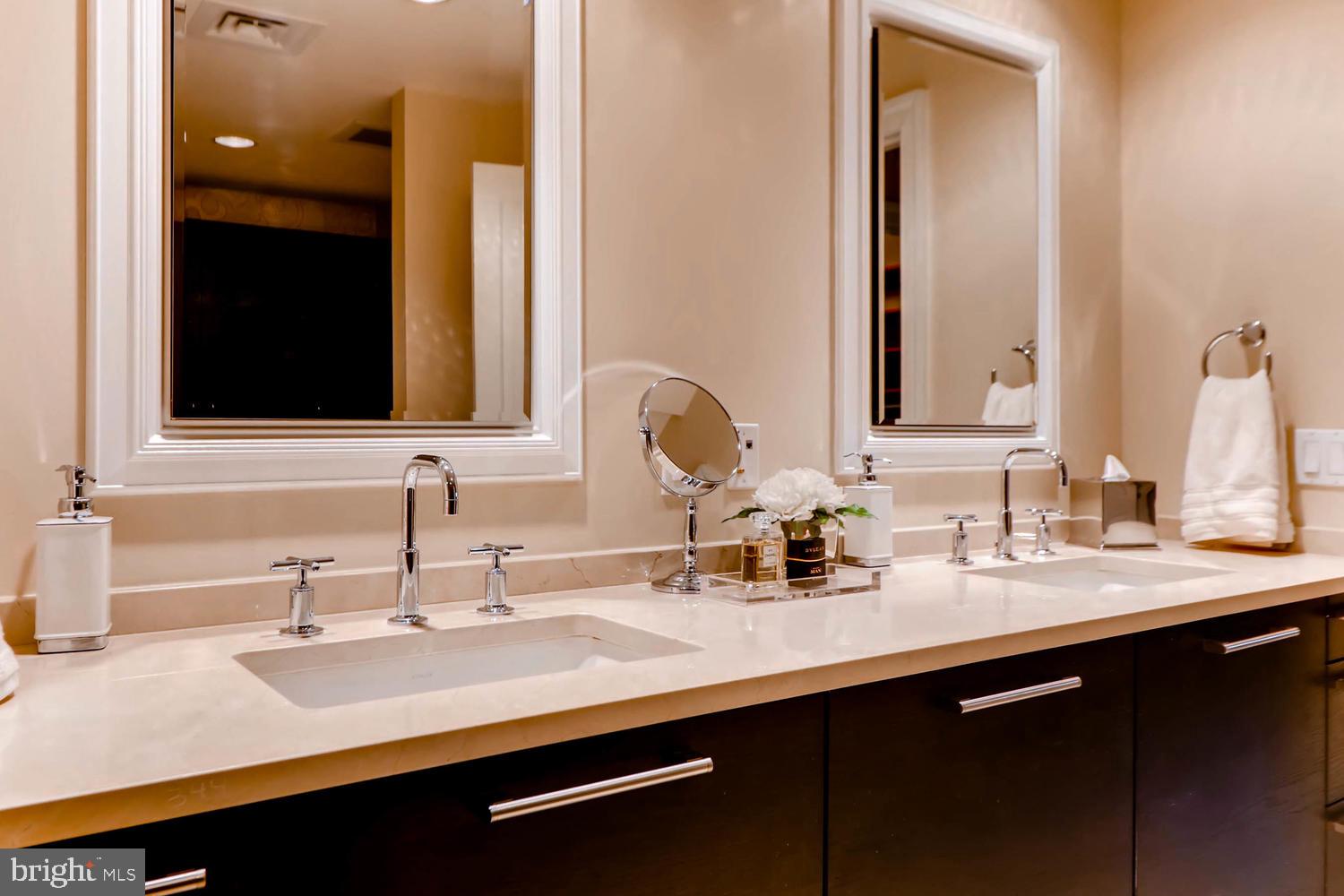 THE RITZ-CARLTON RESIDENCES - Residential Lease