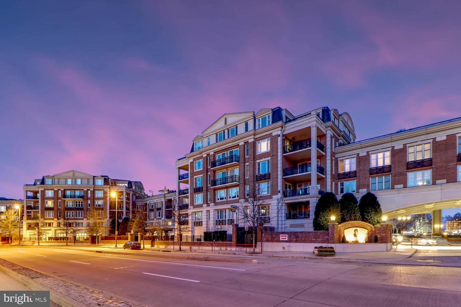 THE RITZ-CARLTON RESIDENCES - Residential Lease