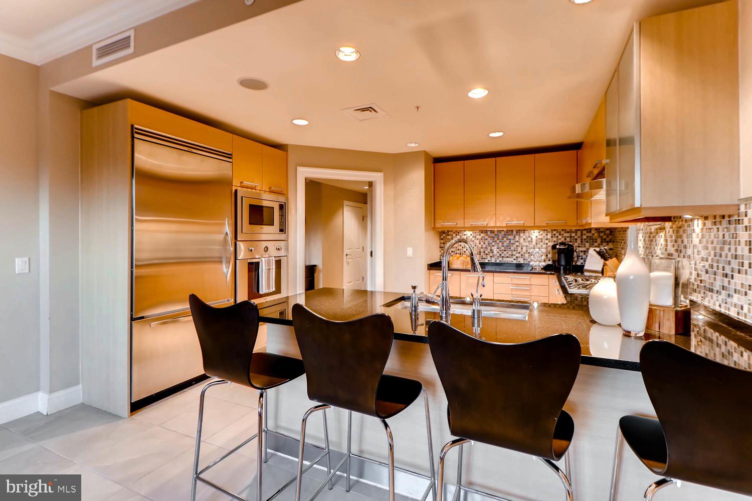 THE RITZ-CARLTON RESIDENCES - Residential Lease